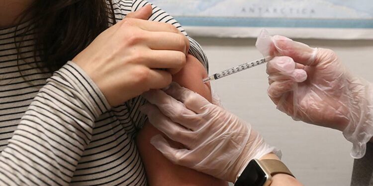 UNAM convoca a alumnos de medicina a participar en brigadas de vacunación contra Covid-19