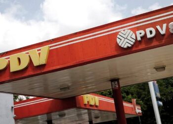 Venezuela detiene la producción de gasolina en refinería El Palito
