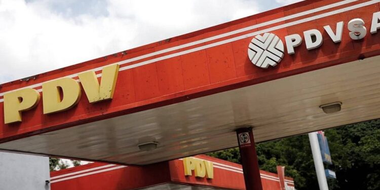 Venezuela detiene la producción de gasolina en refinería El Palito