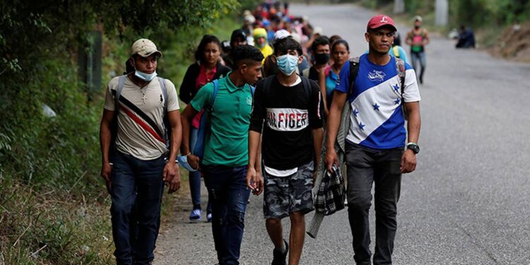 Caravana migrante descansa en Guatemala antes de partir hacia México  - Noticias, Deportes, Gossip, Columnas