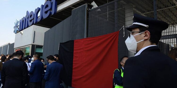 Estalla huelga: ondean banderas rojinegras en módulos de Interjet - Noticias, Deportes, Gossip, Columnas