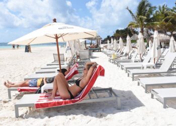 Mexicanos invaden playas en pleno pico de la pandemia - Noticias, Deportes, Gossip, Columnas