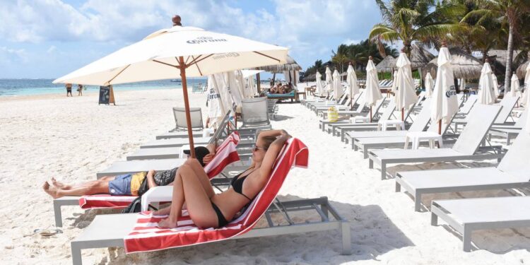 Mexicanos invaden playas en pleno pico de la pandemia - Noticias, Deportes, Gossip, Columnas