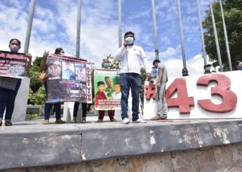 Padres de los 43 normalistas desconocían declaraciones del testigo protegido - Noticias, Deportes, Gossip, Columnas