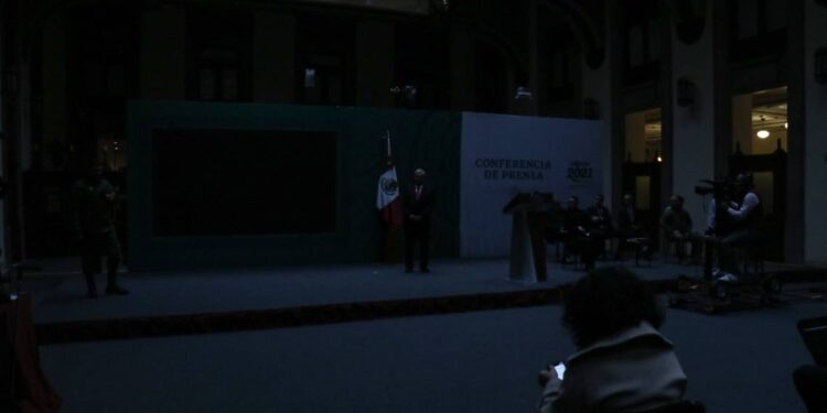 Se va la luz en plena conferencia mañanera de AMLO - Noticias, Deportes, Gossip, Columnas