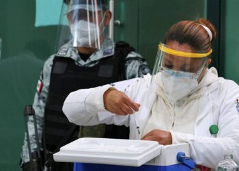 Vacunación contra Covid-19 a médicos inicia con fallas en los estados - Noticias, Deportes, Gossip, Columnas