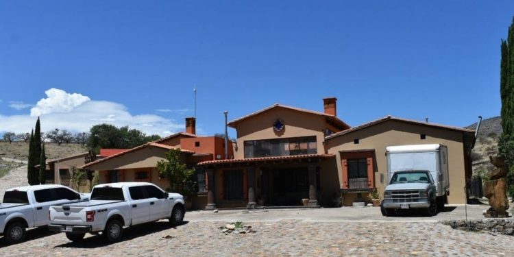Exgobernador César N tenía hasta la silla del Papa Francisco en su rancho El Saucito - Noticias, Deportes, Gossip, Columnas