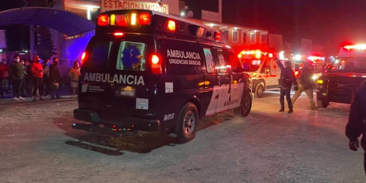 Incendio en hospital de Ixmiquilpan deja un policía herido y decenas de pacientes evacuados - Noticias, Deportes, Gossip, Columnas