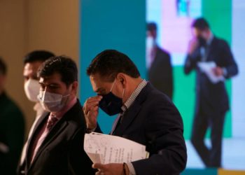 Presenta Silvano Aureoles hemorragia en conferencia - Noticias, Deportes, Gossip, Columnas