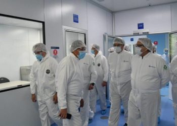 Presidente de Argentina y Ebrard recorren planta donde envasan vacuna de AstraZeneca - Noticias, Deportes, Gossip, Columnas