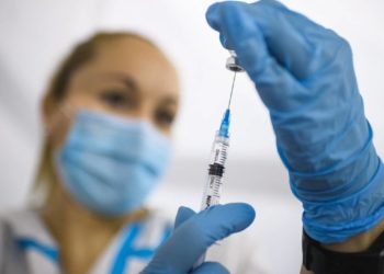 Proponen 9 años de cárcel a funcionarios que se vacunen "de manera indebida" - Noticias, Deportes, Gossip, Columnas