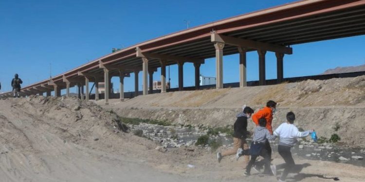 Viajaban solos 9 de cada 10 menores deportados - Noticias, Deportes, Gossip, Columnas