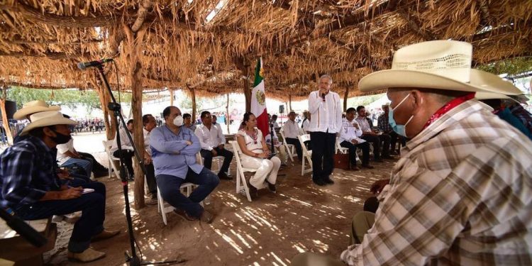AMLO busca devolver tierra y agua a los yaquis