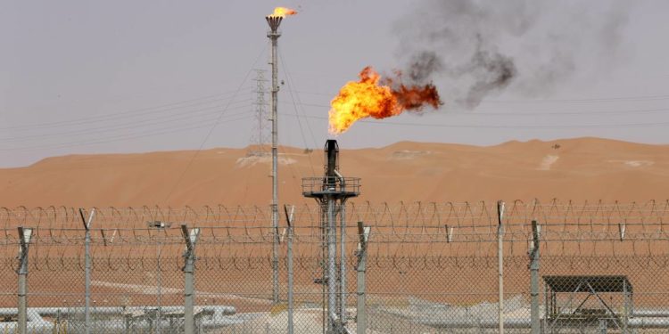 Aramco reducirá gasto tras la caída de las ganancias en 2020 - Noticias, Deportes, Gossip, Columnas