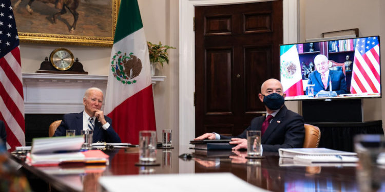 Biden y López Obrador reafirman relación EE.UU.-México