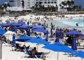 Cientos de turistas llegan al Caribe mexicano pese a posible tercera ola Covid - Noticias, Deportes, Gossip, Columnas
