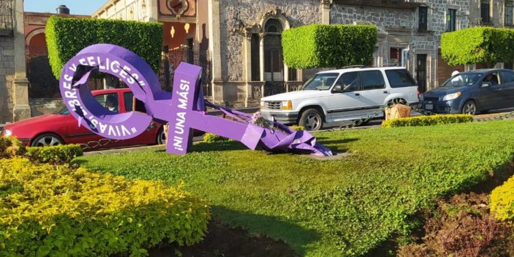 Diputada de Michoacán celebra destrucción de "Antimonumenta" en Morelia - Noticias, Deportes, Gossip, Columnas