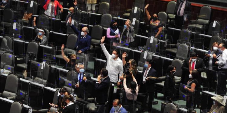 Diputados de Morena van por restringir actividades de ministros y amparos - Noticias, Deportes, Gossip, Columnas