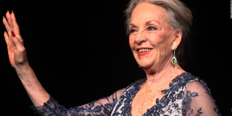 El presidente López Obrador lamenta el fallecimiento de la actriz mexicana Isela Vega