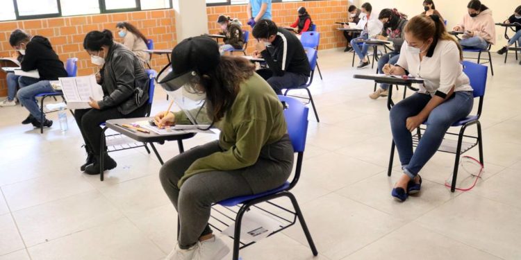 Estudiantes pagan hasta 16 mil pesos al año en una universidad pública - Noticias, Deportes, Gossip, Columnas