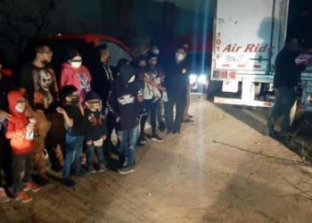 Hallan 40 migrantes centroamericanos en el interior de tráiler en Nuevo León - Noticias, Deportes, Gossip, Columnas
