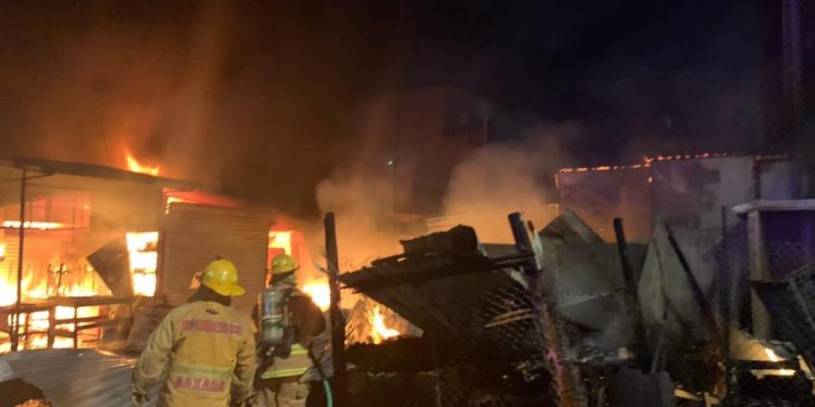 Incendio arrasa con mercado de Juchitán, Oaxaca - Noticias, Deportes, Gossip, Columnas