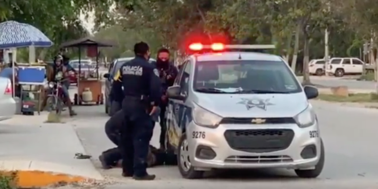 Tulum México homicidio mujer policías