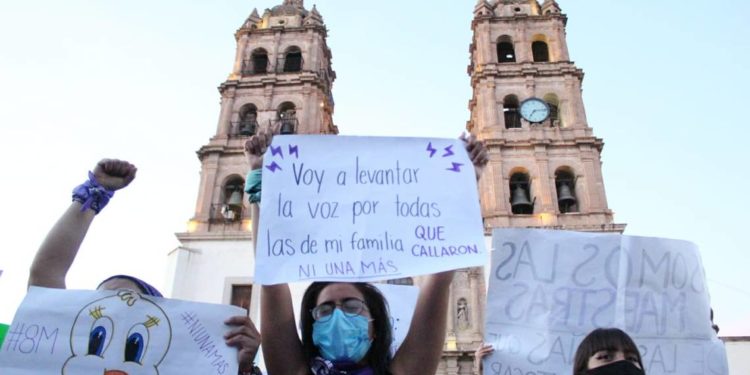 "Luchar hoy para no morir mañana", mujeres toman las calles de Durango por el #8M - Noticias, Deportes, Gossip, Columnas