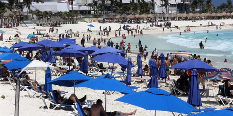 Oleada de turistas llegan al Caribe mexicano pese a posible tercera ola Covid - Noticias, Deportes, Gossip, Columnas