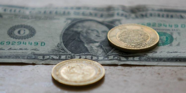 Peso cae por preocupaciones tras salida de jefe banco central Turquía - Noticias, Deportes, Gossip, Columnas
