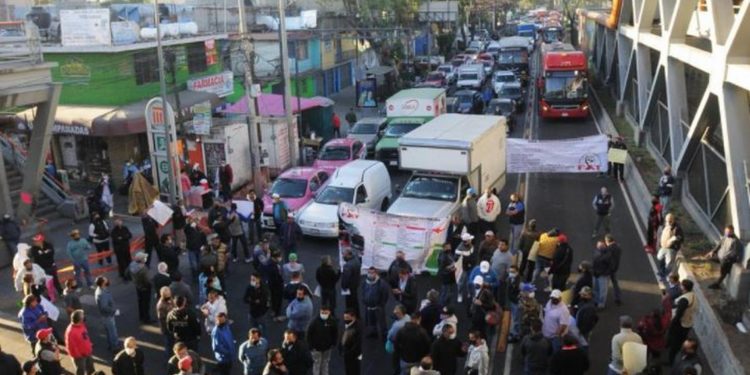 Transportistas bloquean distintos puntos de CDMX; exigen aumento de tarifa - Noticias, Deportes, Gossip, Columnas