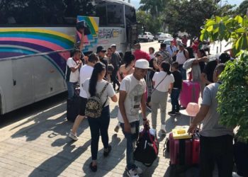 Turistas comienzan a llegar a Acapulco, pero sin cubrebocas - Noticias, Deportes, Gossip, Columnas