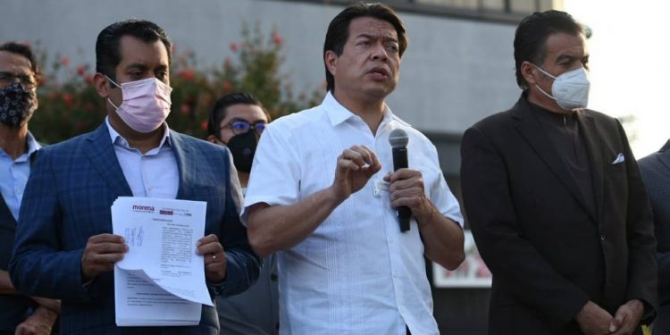 Ante presiones del PAN, Morena pide al INE que le retengan 50 mdp