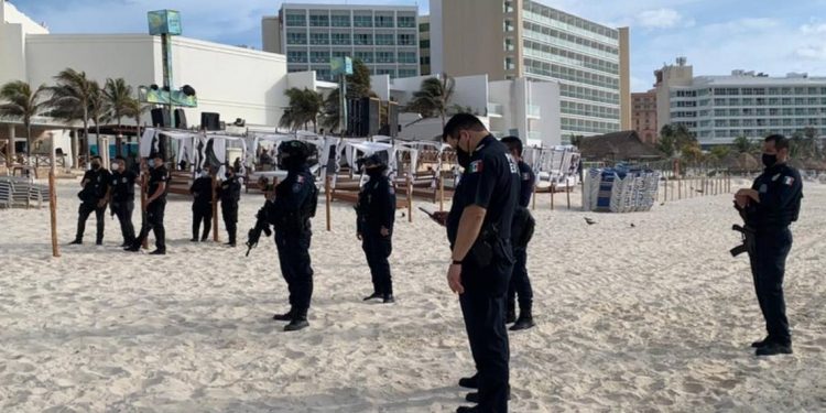 Autoridades recuperan zona en playa de Cancún tomada por la fuerza por particulares - El Sol de México