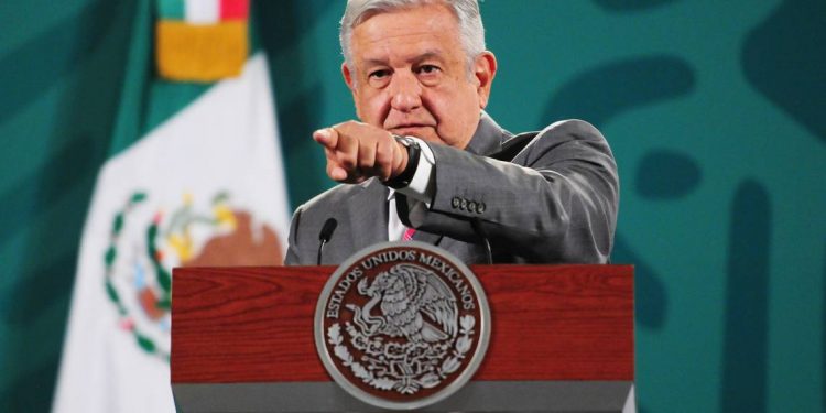 Cómplices de corrupción, si rechazan Ley Zaldívar: AMLO a ministros - El Sol de México