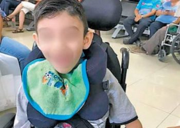 Dylan busca con amparo su medicamento - El Sol de México