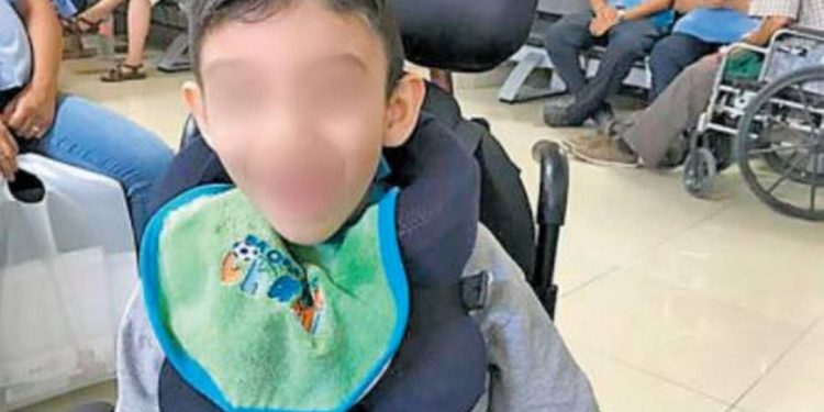 Dylan busca con amparo su medicamento - El Sol de México