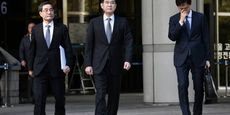 Empresarios piden liberar a vicepresidente de Samsung ante escasez de chips - El Sol de México