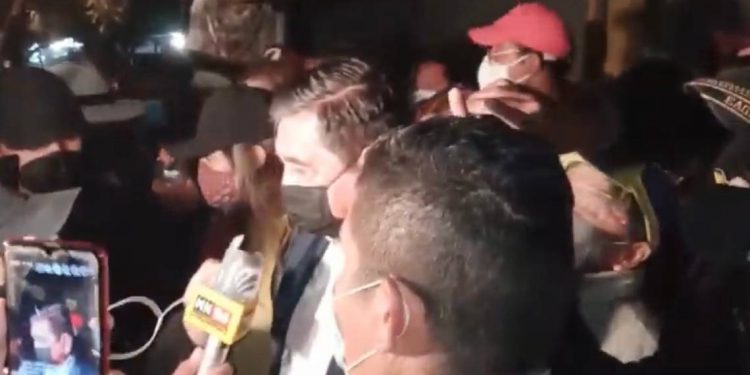 Félix Salgado Macedonio se instala en plantón frente al INE; exige reposición de candidatura - El Sol de México