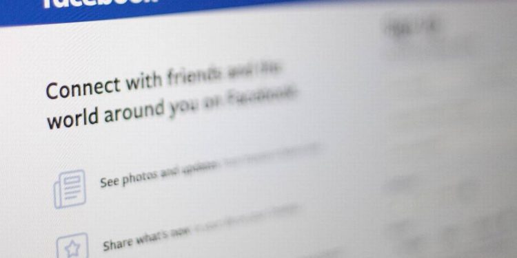 Filtran en línea datos de unos 500 millones de usuarios de Facebook