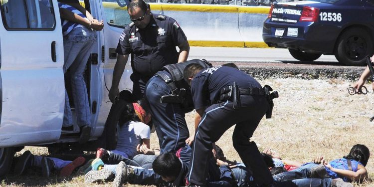Indagan abusos de policías estatales en tres estados - El Sol de México