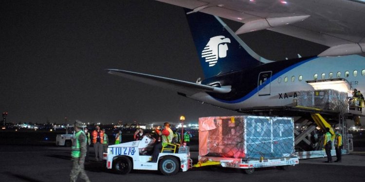 México recibe primer lote de vacunas Covid mediante iniciativa COVAX - El Sol de México