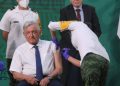 "No duele y ayuda mucho", AMLO se vacuna contra Covid-19 - El Sol de México