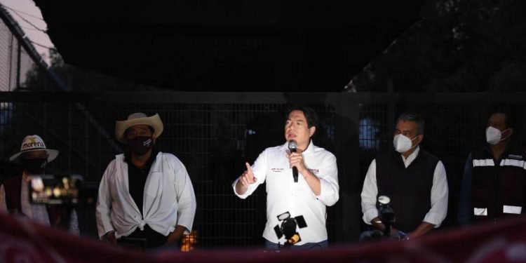 "Nos vamos a quedar hasta que el INE resuelva", dice Mario Delgado en plantón - El Sol de México