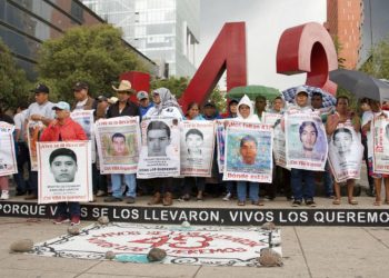 Padres de los 43 de Ayotzinapa anuncian búsqueda entre el 19 y el 23 de mayo - El Sol de México