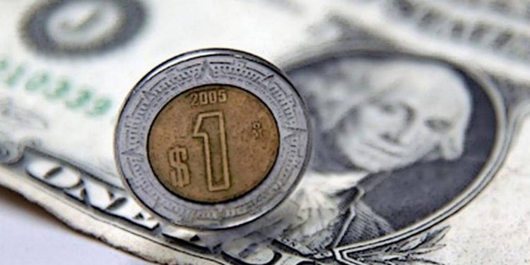 Peso opera estable tras datos de inflación local - El Sol de México