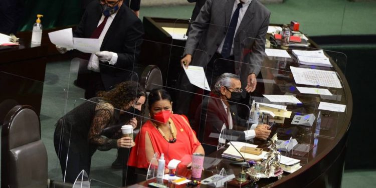 Por falta de quórum, diputados suspenden discusión del aborto - El Sol de México