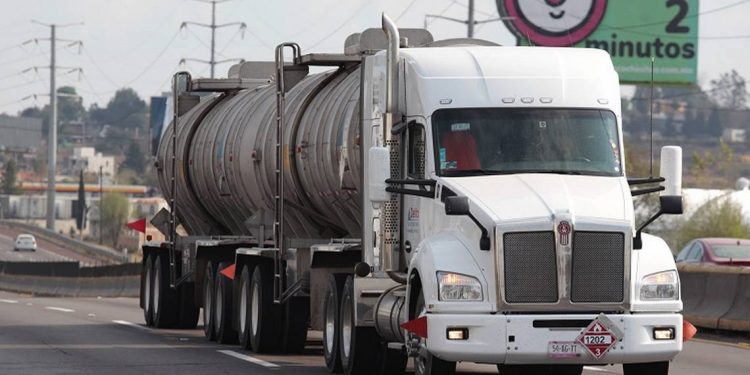 Reforma a hidrocarburos pasa al pleno de los diputados - El Sol de México