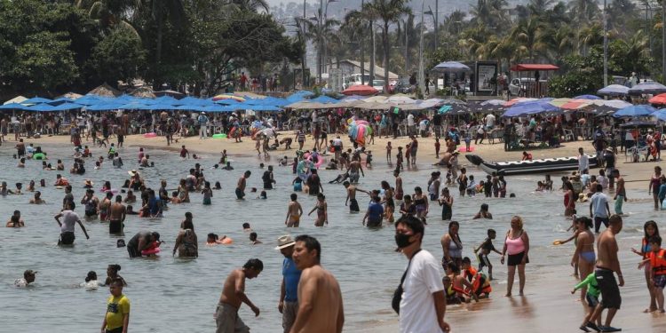 Salud advierte de tercera ola de contagios de Covid-19 pese a reducción de casos - El Sol de México