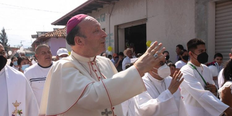 Se desborda Aguililla para recibir al nuncio apostólico - El Sol de México